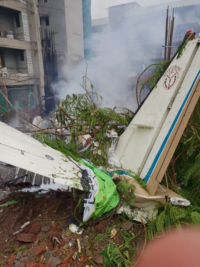 Hindistan'da uçak kazası: 5 kişi hayatını kaybetti